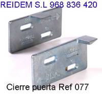 067 CIERRE PARA MANTENER LA PUERTA POSICIONADA EN EL FINAL DE CARRERA DE LA MISM